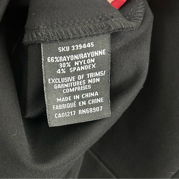 Le Chateau Crochet Neckline Sleeveless Black Blouse Size Small - Picture 6 of 7